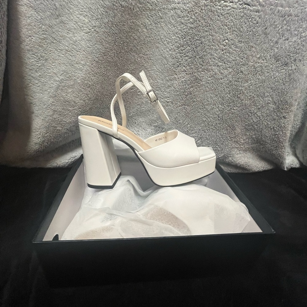 White platform party shoe, women 7.5